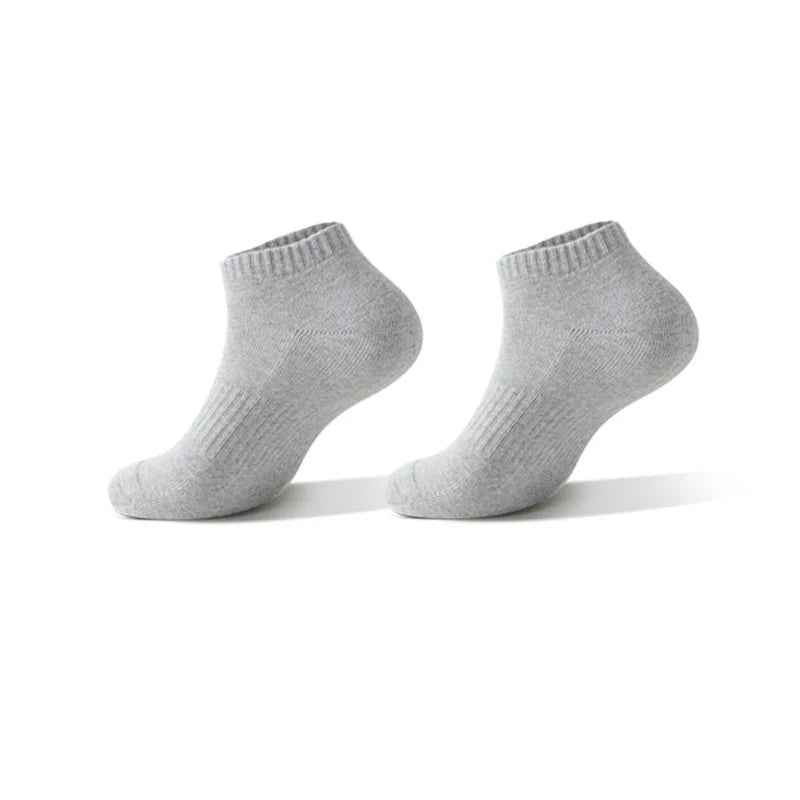 Mens Moisture Wicking Outdoor Hiking Work Cotton Socks Compression Cushion Crew Socks Leisure Men Black Socks 5 Pairs.