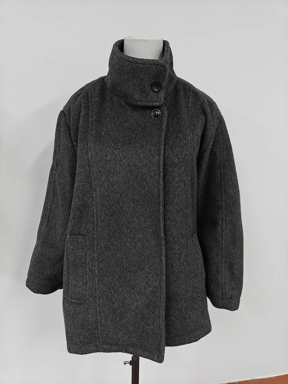 MiiiiX Lässiger Stehkragen, lockerer Wollmantel, mittellang, vielseitige Jacke, Schnür-Taille, Oberbekleidung, 2024, Herbst-Damenkleidung.