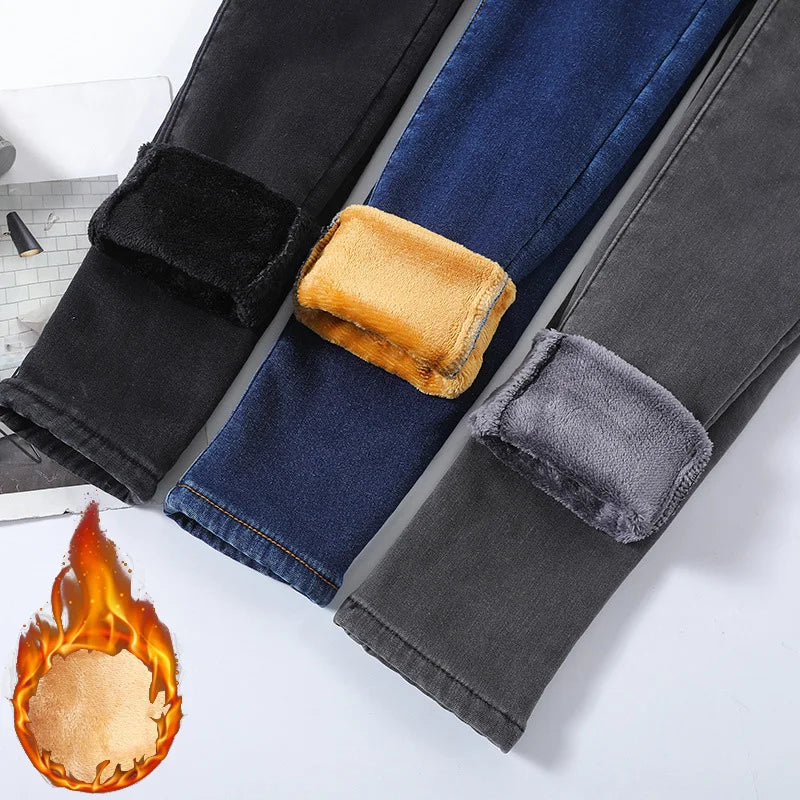 Frauen Thermische Dünne Jeans Mom Winter Warme Plüsch Stretch Jeans Dame Fleece Schnee Denim Hosen Student Bleistift Gerade Bein Hosen.