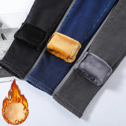 Frauen Thermische Dünne Jeans Mom Winter Warme Plüsch Stretch Jeans Dame Fleece Schnee Denim Hosen Student Bleistift Gerade Bein Hosen.