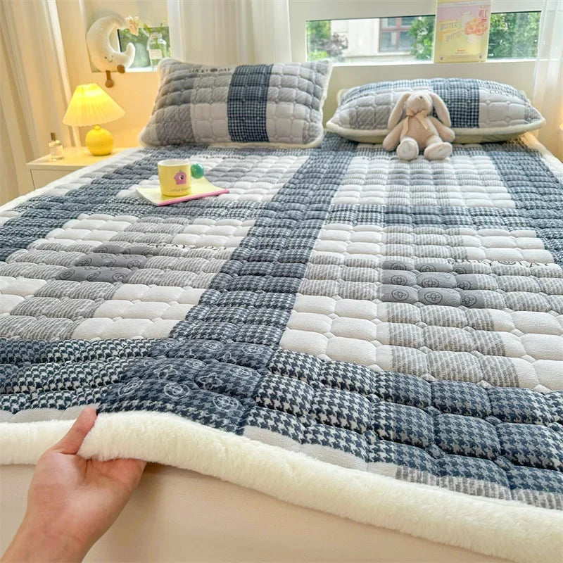 Winter Soft Thick Flannel Mattress Toppers Dormitory Single Double Bedspread Warm Bed Sheets Mattress Cover Fold Tatami Thin Mat.
