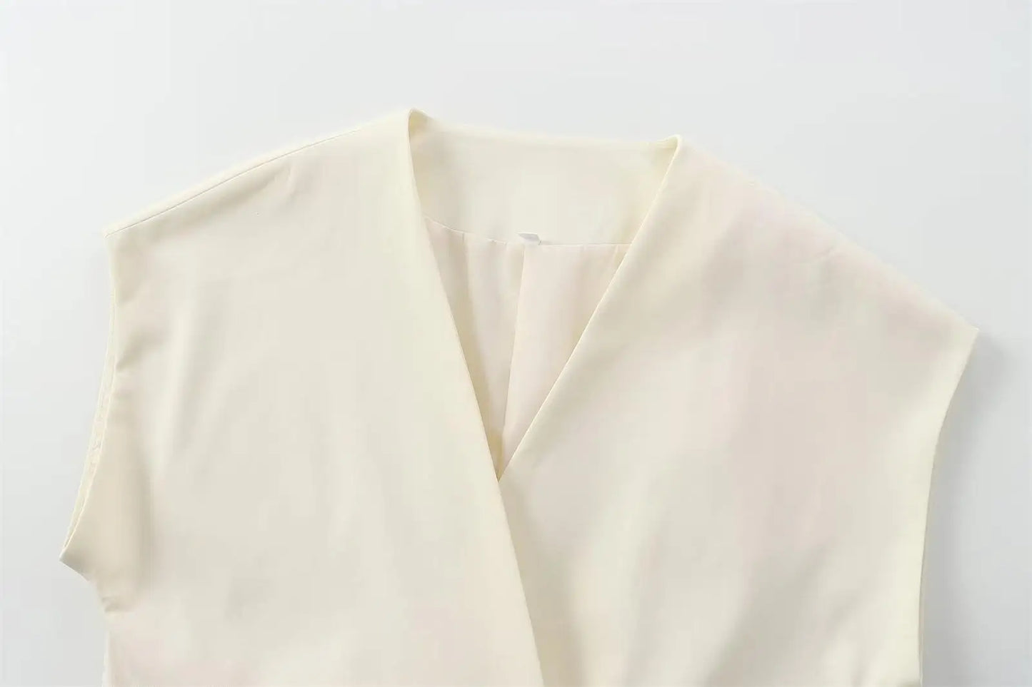 TFMLN Fashion Women's Trouser Suits Sleeveless V-Neck Top With Belt Straight Pants Sets 2025 Spring Summer Commuter 2 Piece Set.