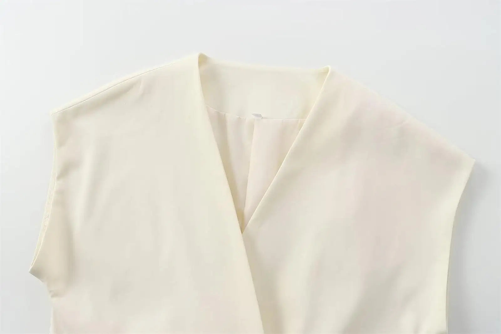 TFMLN Fashion Women's Trouser Suits Sleeveless V-Neck Top With Belt Straight Pants Sets 2025 Spring Summer Commuter 2 Piece Set.