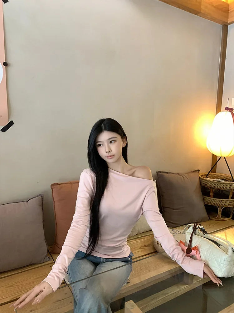 Slim Fit Long Sleeve T-Shirt Shoulder Bared One Shoulder Style Casual Streetwear for Young Women Fashionable And Stylish