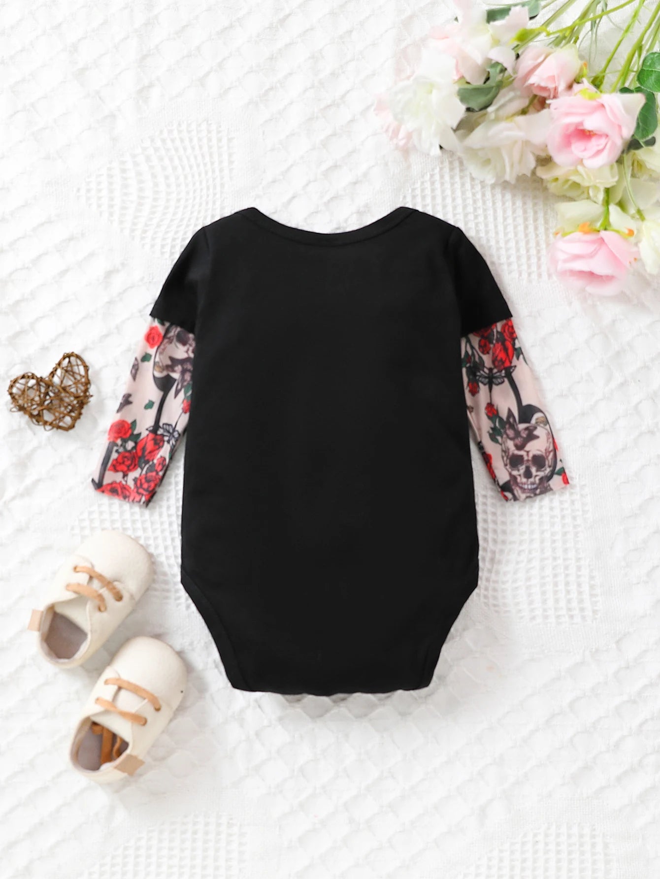 Sommer Baby Boy Kleidung Body suits Mode Neugeborenen Stram pler gefälschte zwei tätowierte Ärmel Baumwolle bequeme Baby Bodysuit Einteiler.