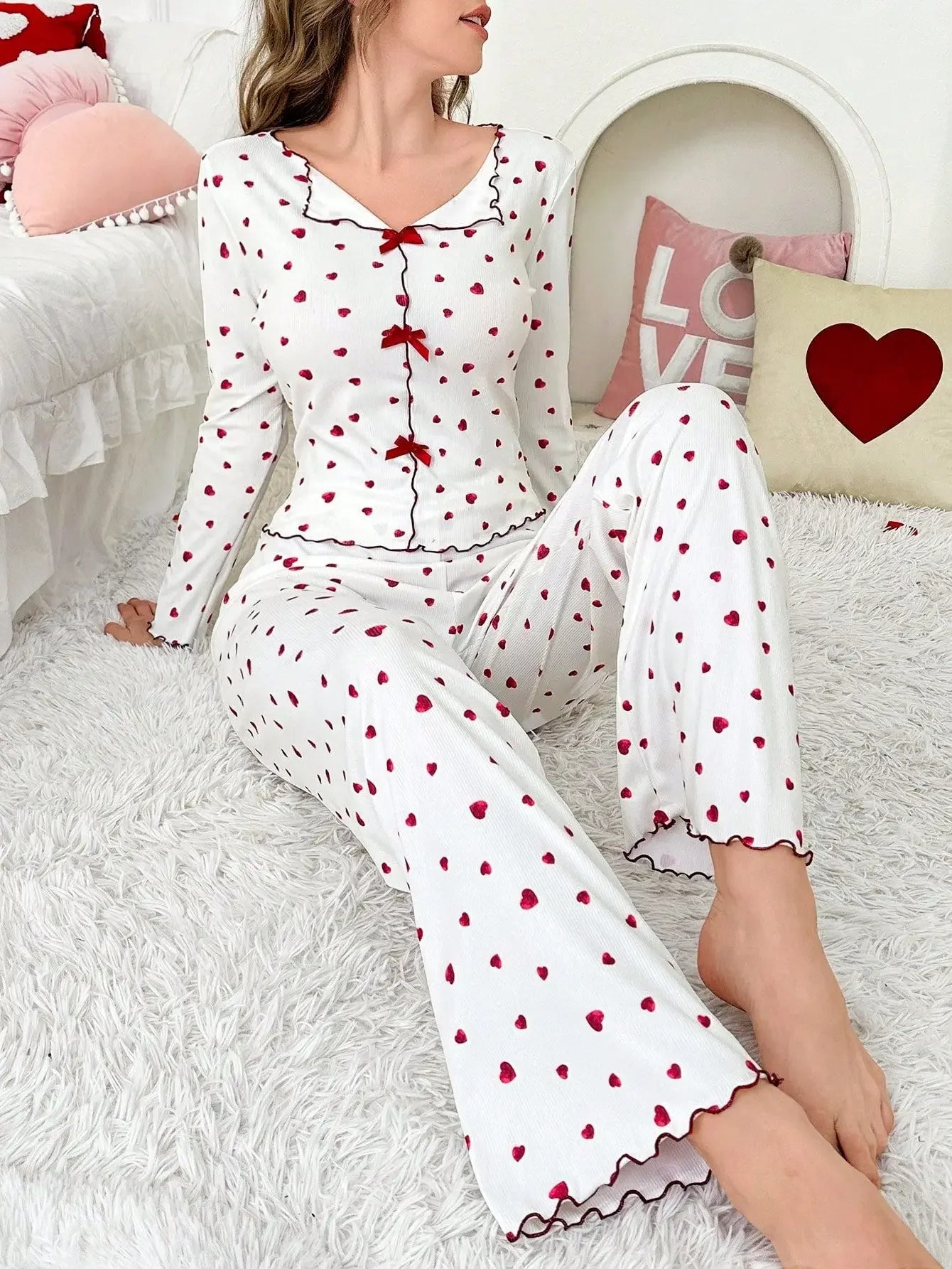 Autumn Winter Sleepwear for Women Two-piece Pajamas Set Heart-shaped Printed Long-sleeved Shirts and Long Pants Homewear.