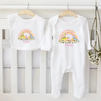 Personalisierte Baby-Lätzchen und Strampler, 2-teiliges Set, individuelles Tier mit Namen, Baby-Baumwoll-Lätzchen, Neugeborenen-Overall, Wild One-Geschenke für die Babyparty.