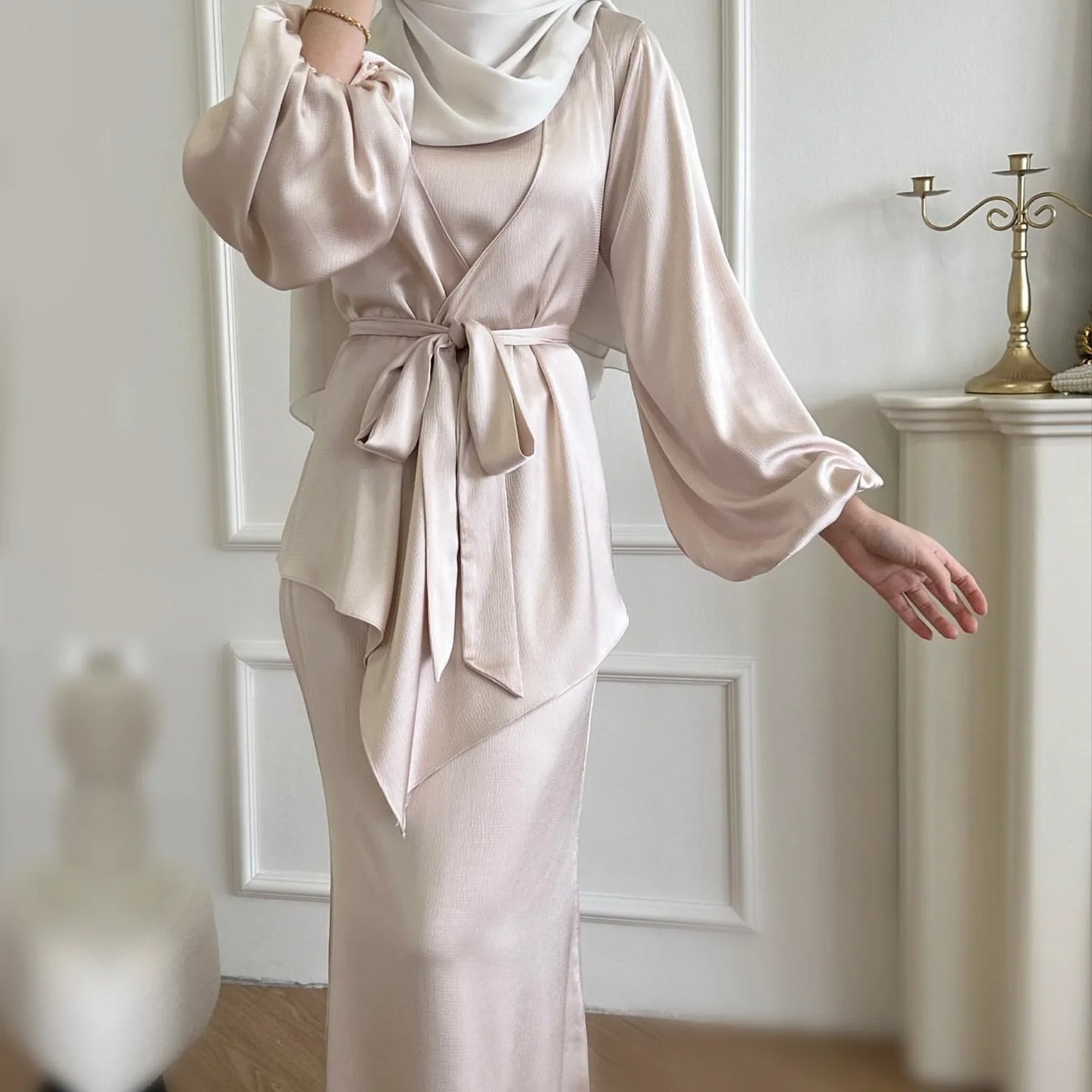 2-teiliges Saudi-Arabien muslimisches Damen-Abaya-Kleid aus Satin für Damen, Islam, Dubai, Urlaub, bescheidene Kleidung, 2024, elegante türkische Robe