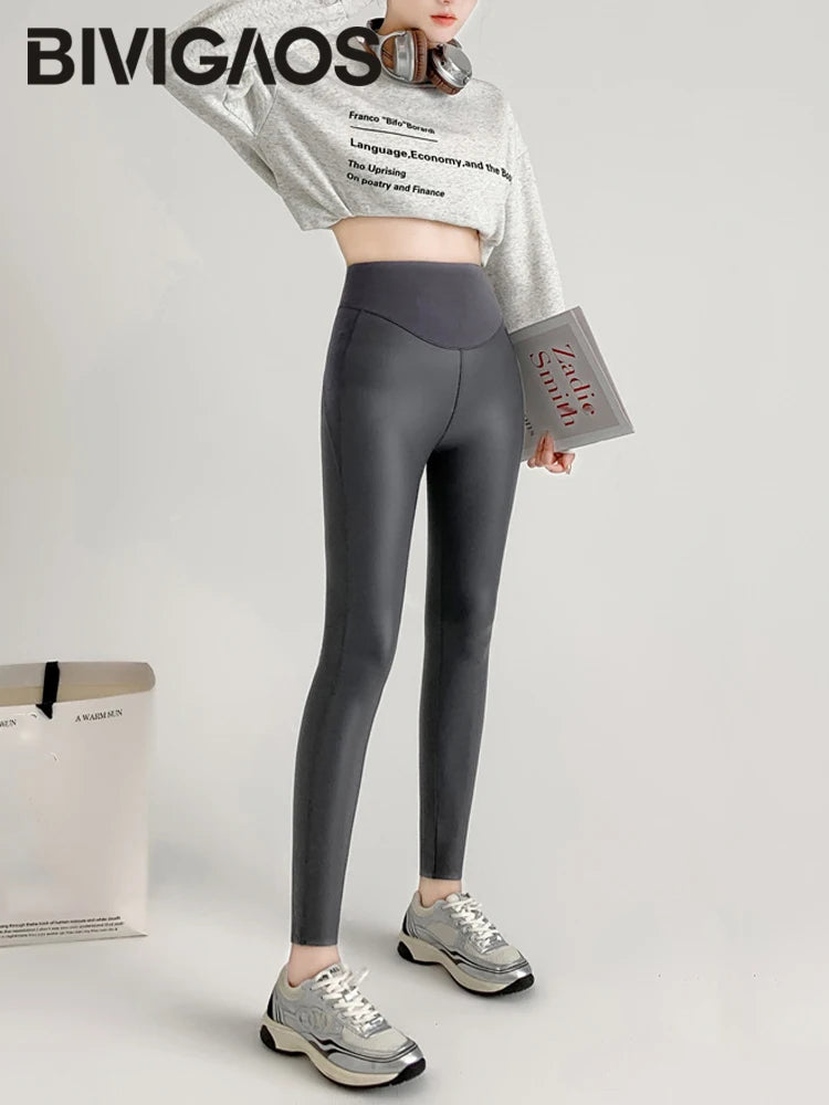 BIVIGAOS Herbst Neue Enge Stretch Leder Hosen Frauen Sharkskin Hohe Taille Spleißen PU Leder Fleece Sexy Leggings Winter Warm.