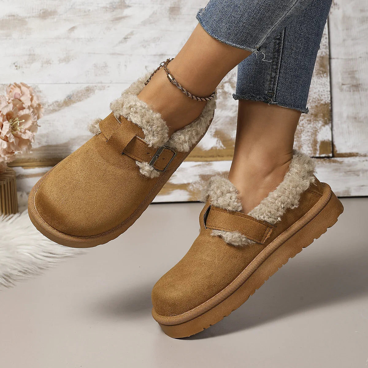 New 2025 Winter Women's Boots Plush Fashion Retro Bean Shoes Cotton Women's Flat Sole Slippers Platform Women Boots.