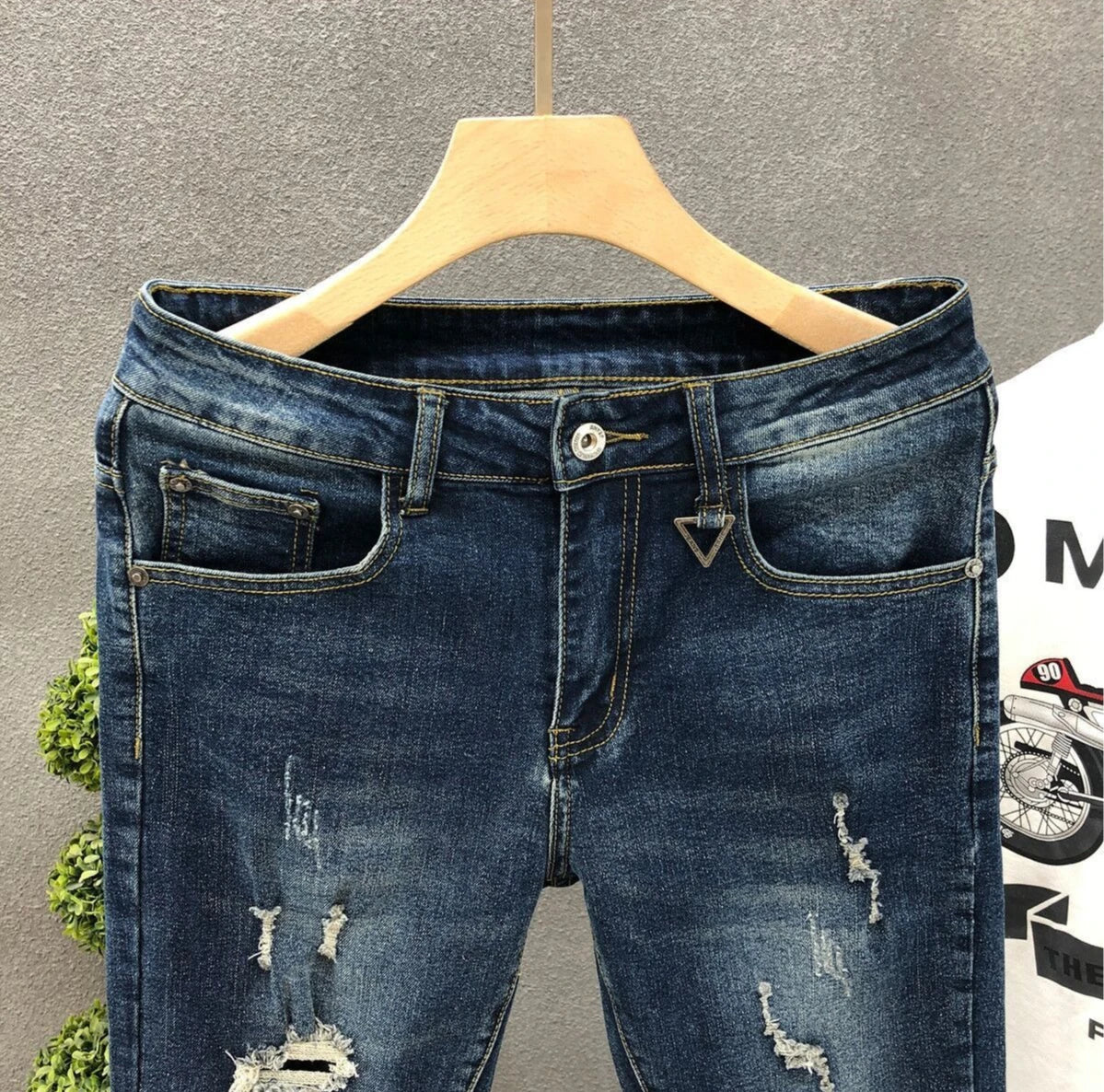 Cropped Jeans for Men Ripped Trousers Broken Korean Fashion Torn Kpop Stacked Trend 2025 Cheap Style with Holes Man Cowboy Pants.