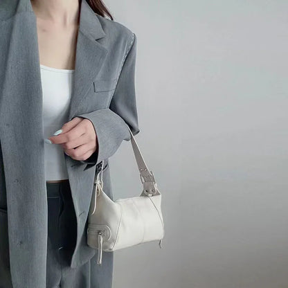 Underarm bag cool pull girl niche design shoulder bag retro leather zipper handbag.