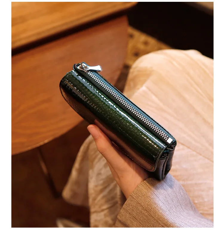 Magnetic Clasp Short Ladies Genuine Leather Wallet 2025 New Alligator Cow Leather Purse Woman RFID Card Holder Mini Clutch.