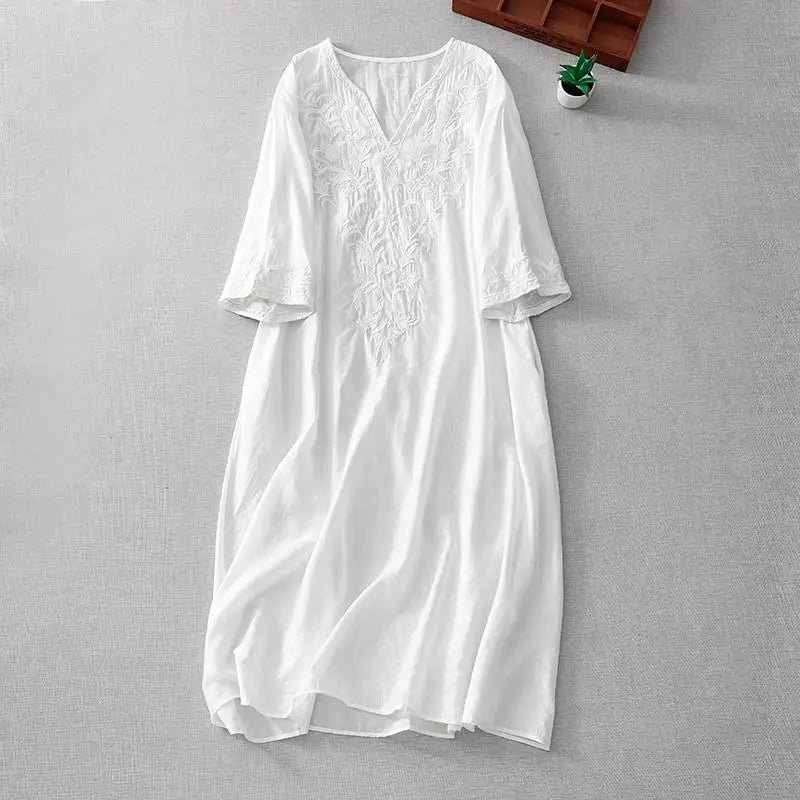 Neuankömmling 2024 Sommer Kunst Stil Frauen Kurzarm V-Ausschnitt lockeres Kleid Vintage Stickerei solide weiße A-Linie lange Kleider.
