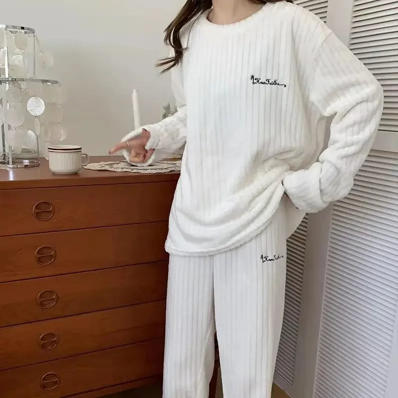 Winter frauen Neue Pyjamas Korallen Samt Casual Pyjamas Gepolsterte Loungewear Loungewear Sets Warme Kleidung Für Herbst Und Winter.