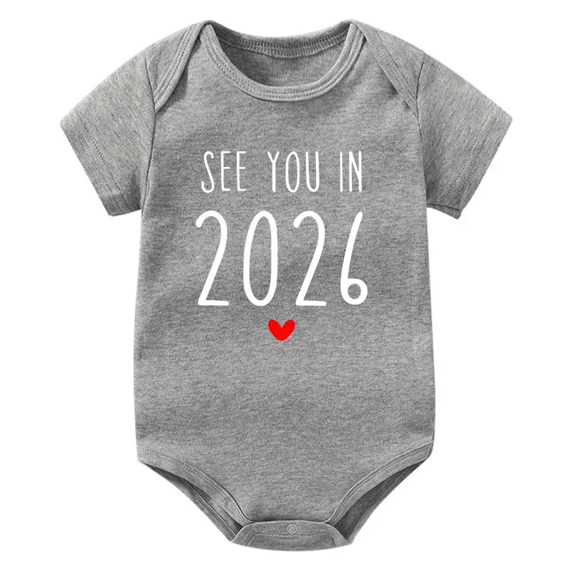 Wir sehen uns im Jahr 2026 Schwangerschaftsankündigung Baby Strampler Baumwolle Kleinkind Overall Sommer Kurzarm Neugeborene Jungen Mädchen Body.