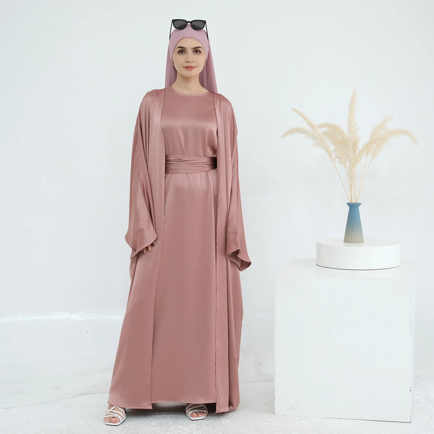 Two Piece Arabic Outfit Set for Muslim Women Elegant Modest Abaya Dress with Inner Ramadan Islamic Coat New Turkish Kaftan Robe.