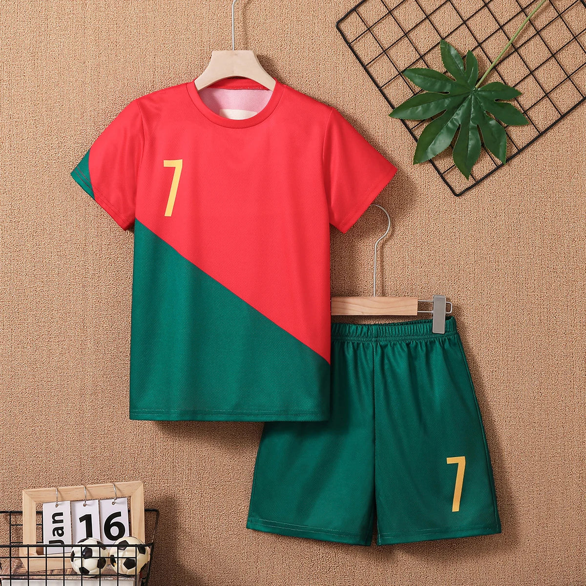 2025 Youth and Children Red and Green Splicing Color No. 7 Legend Quick-drying Sports Football Suit Set.
