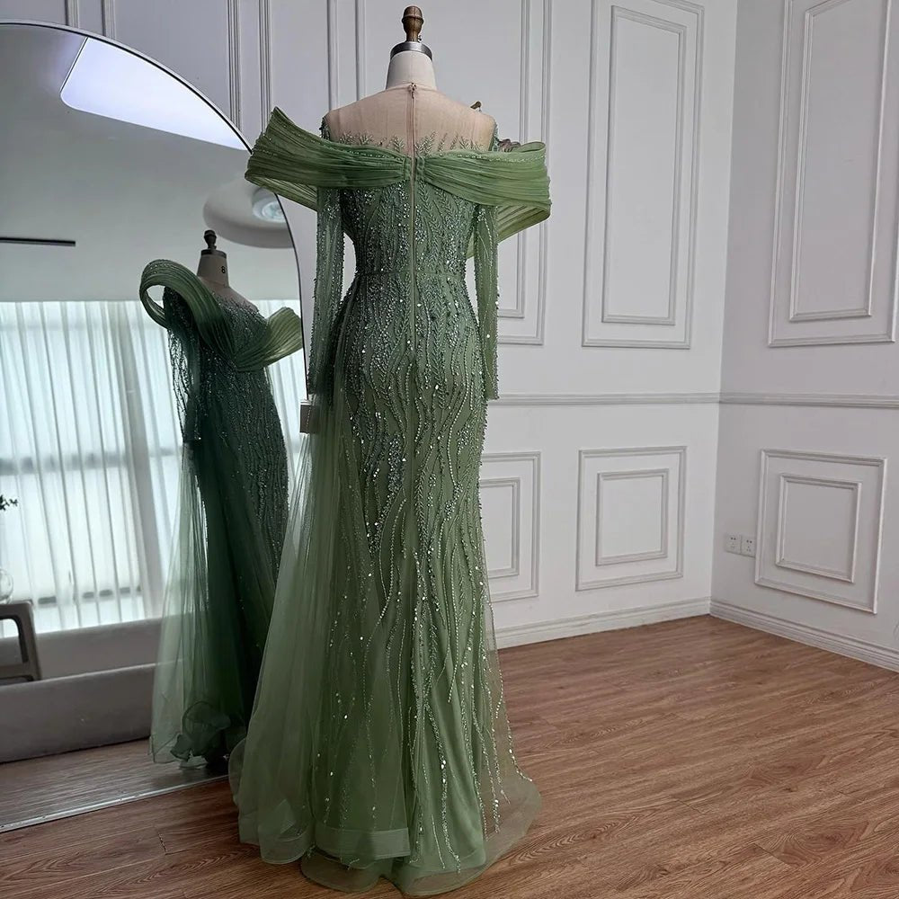 Elegante, perlenbesetzte, salbeigrüne Abendkleider mit fließendem Saum Serene Hill Maßgeschneidert 2025, LA 72928.