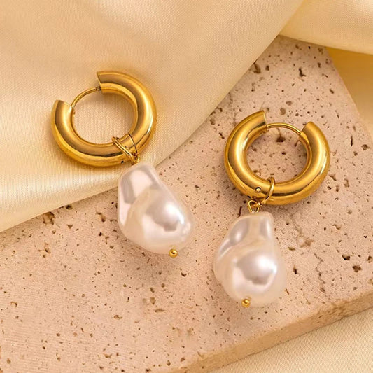 Europe and America Vintage Metal Round Ear Buckle for Women Baroque Pearl Dangle Earrings Luxury Elgent Jewelry Gifts.