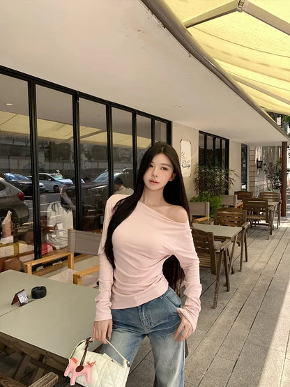Slim Fit Long Sleeve T-Shirt Shoulder Bared One Shoulder Style Casual Streetwear for Young Women Fashionable And Stylish.