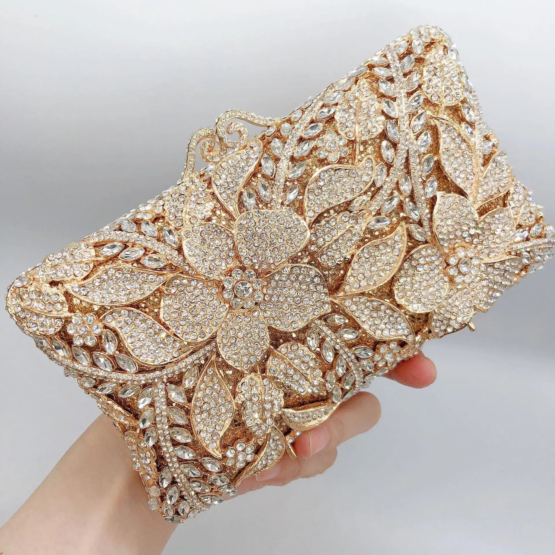 Women XIYUAN Evening Bags Gold/Silver Chain Shoulder Bags Handbags Stones Day Clutches Diamonds Metal Ladies Clutch Handbags.