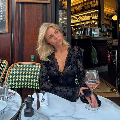 Autumn New Fashionable Chiffon Slim Fit Ruffle Trumpet Sleeve Shirt for Women.