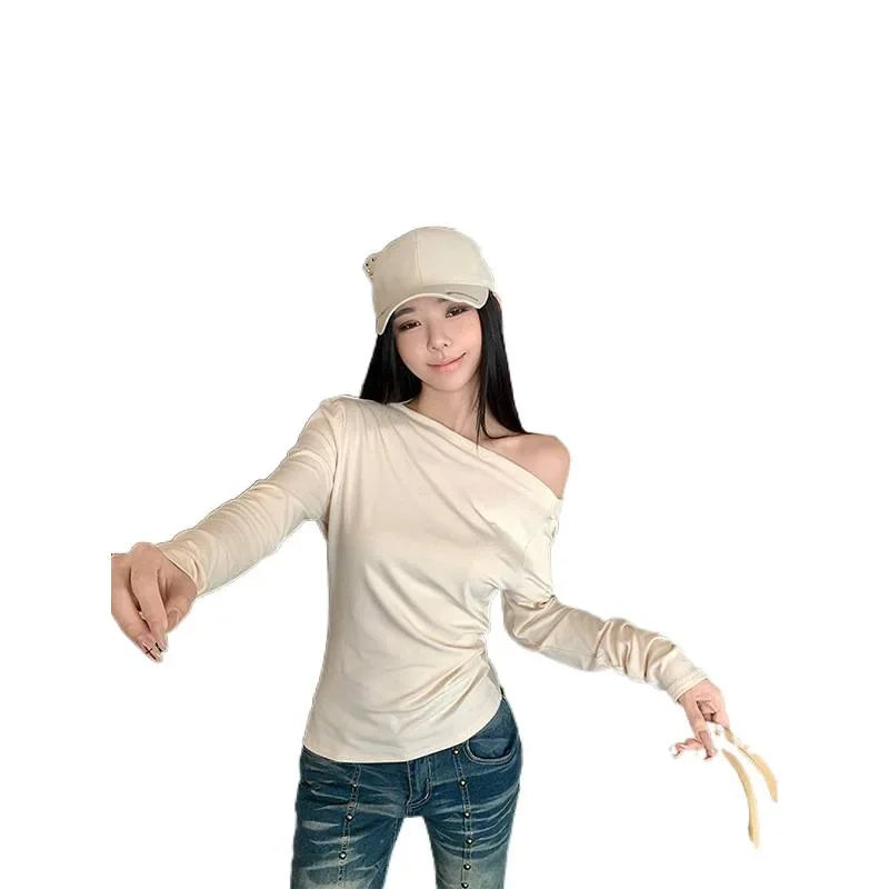 Slim Fit Long Sleeve T-Shirt Shoulder Bared One Shoulder Style Casual Streetwear for Young Women Fashionable And Stylish.