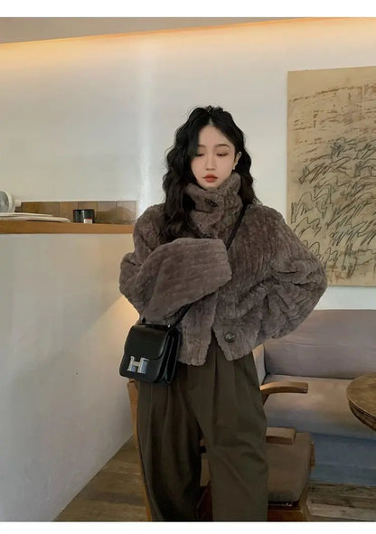 2025 Winter Fashion Stand Collar Warm Plush Short Jacket Women Autumn Retro Street Thickened Loose Harajuku Casual Short Jacket.