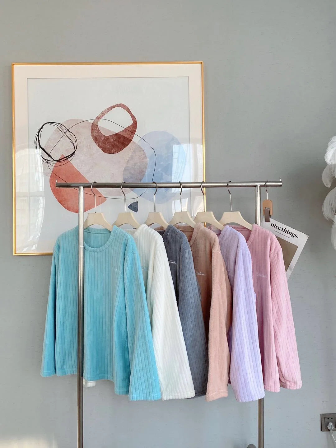 Verdickte warme Nachtwäsche für den Winter, Korallensamt, lockerer Loungewear-Pyjama mit weitem Bein, 2-teiliges Set, gestreifte Damen-Nachtwäsche.