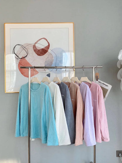 Verdickte warme Nachtwäsche für den Winter, Korallensamt, lockerer Loungewear-Pyjama mit weitem Bein, 2-teiliges Set, gestreifte Damen-Nachtwäsche.