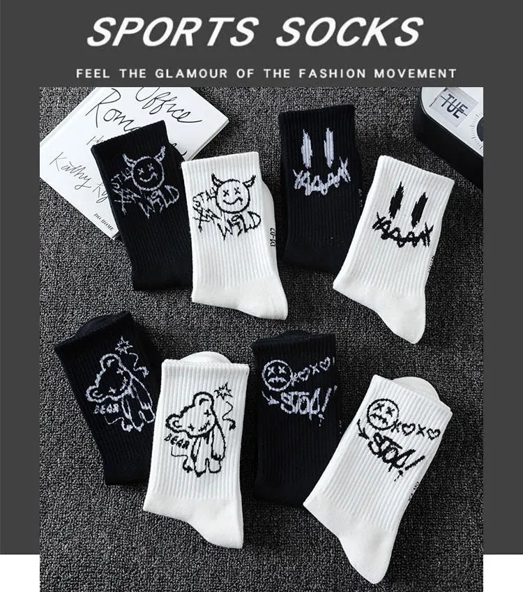 10 pairs of men's sports socks, casual, breathable, and versatile. Ghost face graffiti personalized socks.