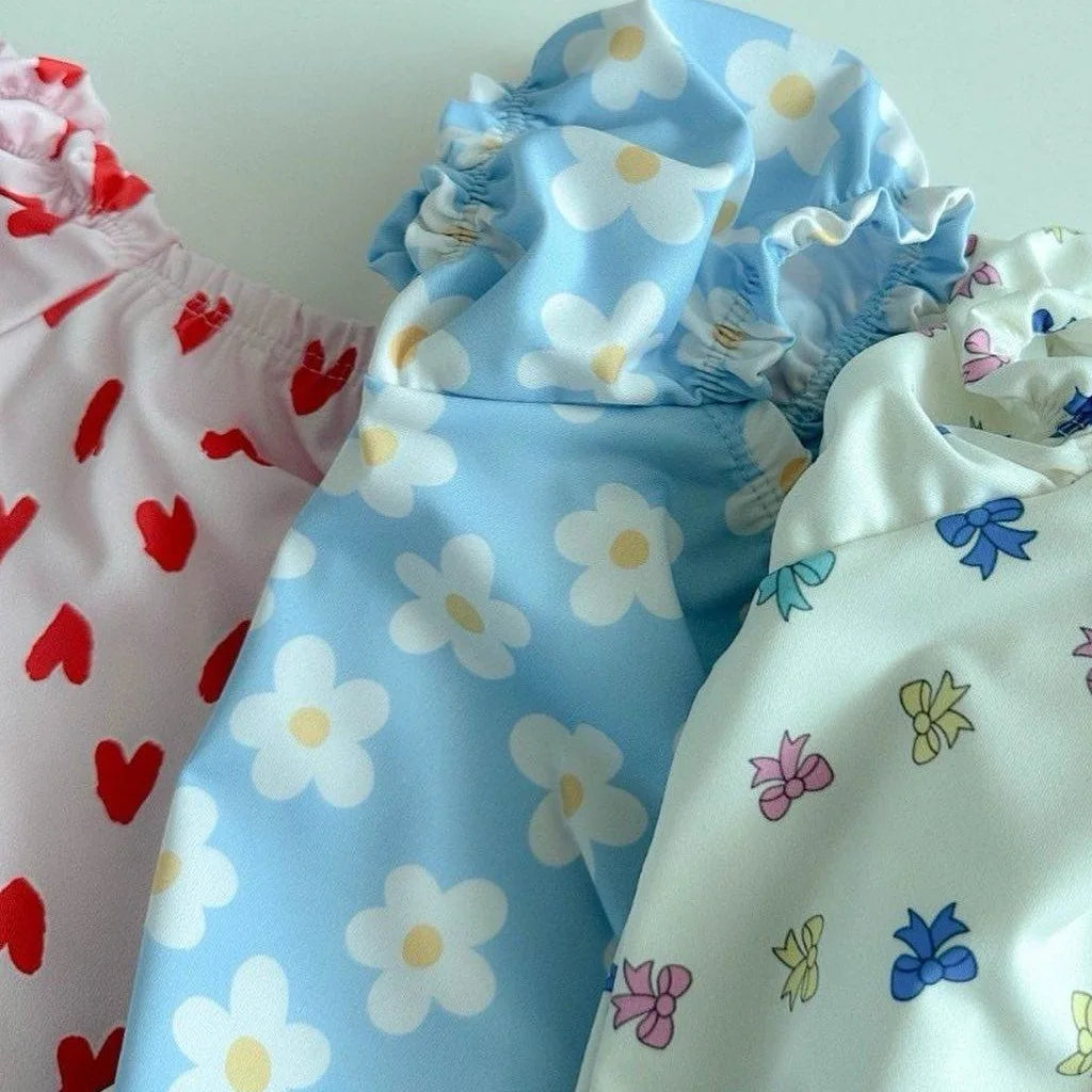 2025, Sommer Baby Badeanzug Koreanischen Stil INS Gedruckt Infant Ein Stück Overall Kleinkind Mädchen Schwimmen Body Mit Hut.