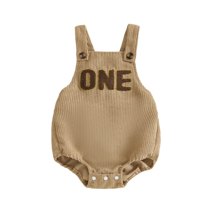 Baby-Overall, ärmellos, quadratischer Ausschnitt, Buchstaben-Stickerei, Strampler für Neugeborene, einjähriges Outfit für Jungen und Mädchen.