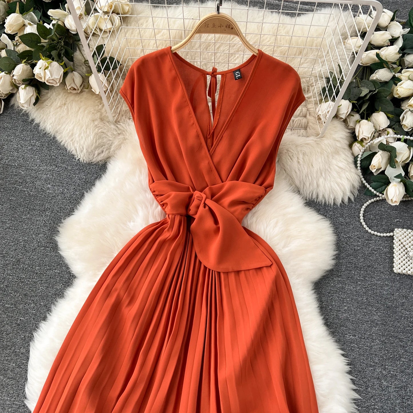 Französisch Vintage elegante Plissee Vneck Kleid A-Linie Mode Chiffon Frühling Herbst ärmellose Vestidos Frauen kleider