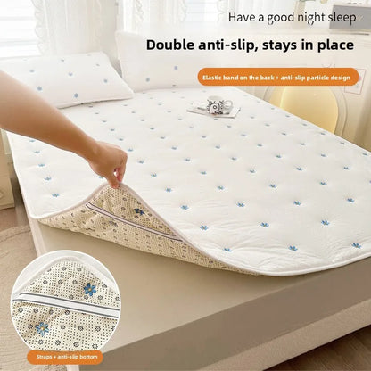 Removable Mattress Protector Thin Lightweight Bed Cover Fits All Sizes Easy to Clean.