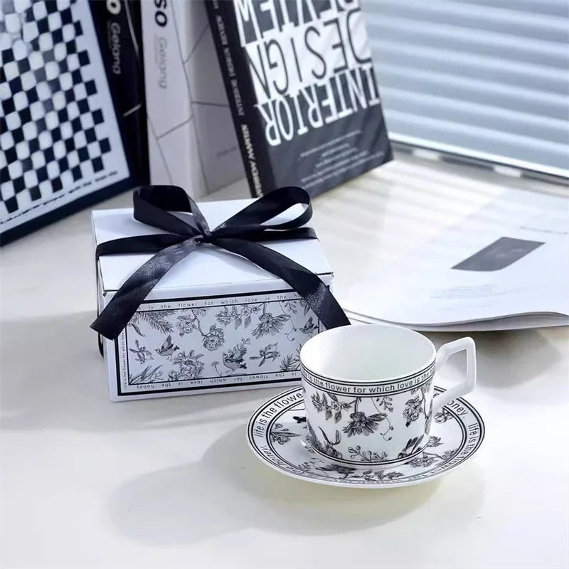 Vintage Elegant Ceramic Mug Floral bird pattern Coffee Cup and Saucer Afternoon Tea Cup Dessert Tray Exquisite Gift Water Cup.