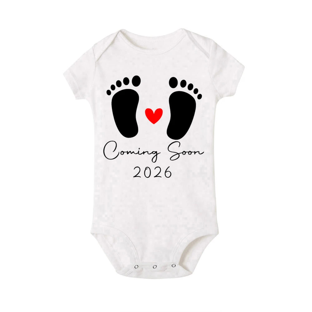 Baby 2026 Schwangerschaftsankündigung Neugeborenes Baby Bodys Sommer Jungen Mädchen Strampler Overall Kleidung Outfit.