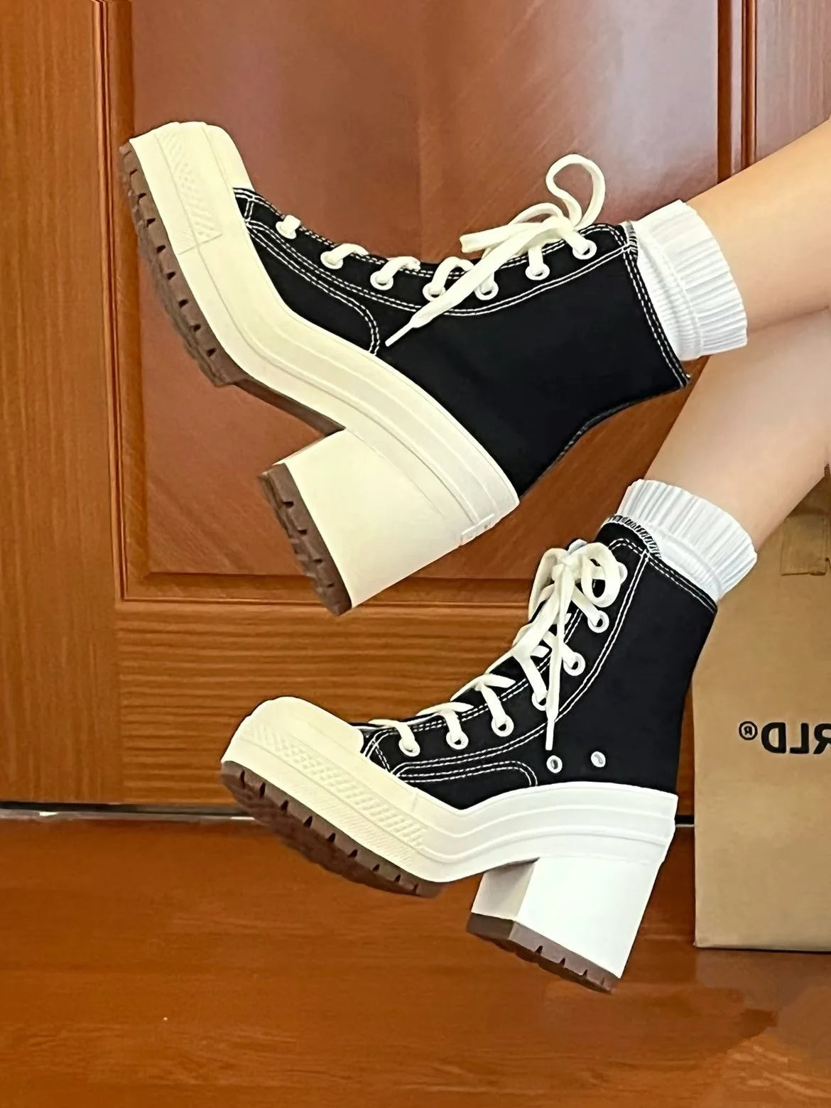 Women Platform Sneakers Canvas Shoes Personalized Luxry Heels Skateboard Lace Up Casual Fashion Outdoor Sneakers.