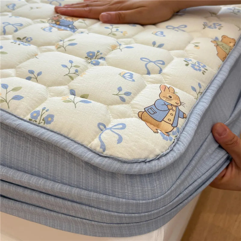 1pc Thicken Bed Cover Cartoon Print Bedspread Non-slip Mattress Protector Quilted Soft Bed Linen 매트리스 커버 (No Pillowcase).