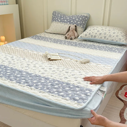 Quilted Velvet Bed Cover Printed Bedspread for Home Winter Mattress Protector Thicken Bed Linen 매트리스 커버 (No Pillowcase).