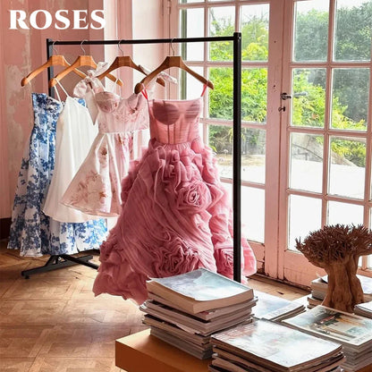 ROSES Lila Elegantes, wunderschönes Ballkleid, trägerloses formelles Tüllkleid mit Falten, gestuftes A-Linien-Abendkleid von Sezuza), maßgeschneidert.