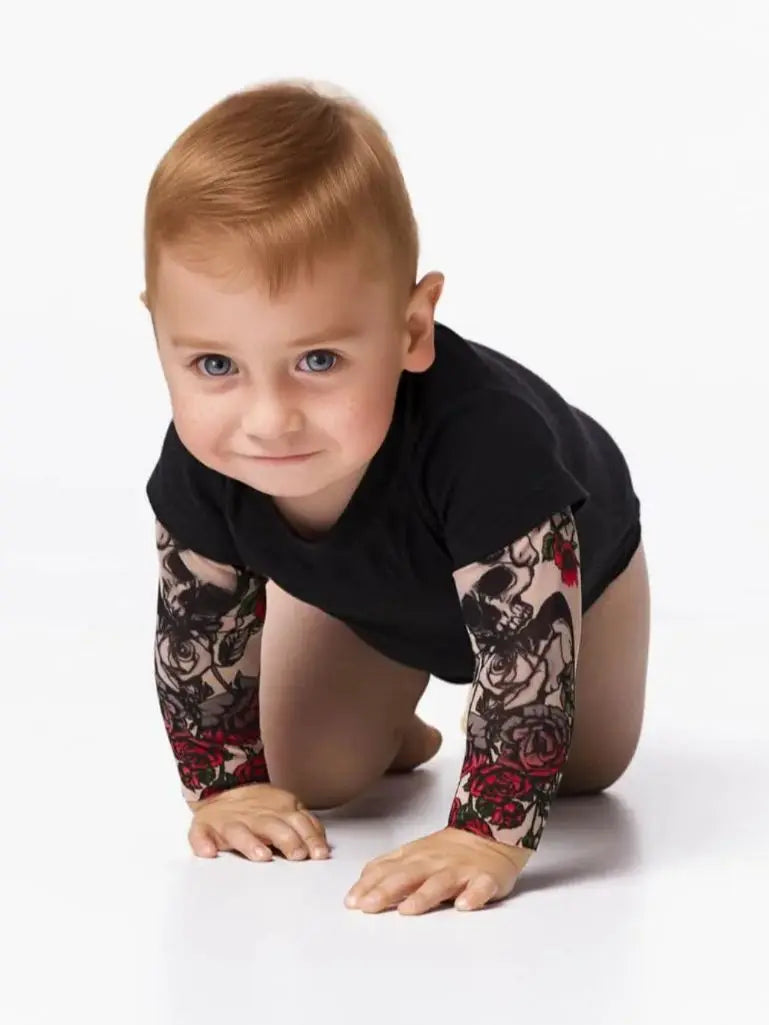 Sommer Baby Boy Kleidung Body suits Mode Neugeborenen Stram pler gefälschte zwei tätowierte Ärmel Baumwolle bequeme Baby Bodysuit Einteiler.