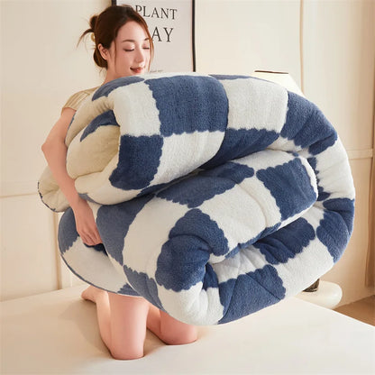 Super Thick Warm Winter Checkerboard Duvet Blankets Soft Artificial Lamb Cashmere Weighted Fluffy Warmth Duvet Comforter Quilt.