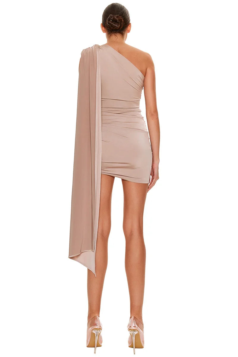 Mozision Schräge Schulter Backless Sexy Mini Kleid Frauen Robe Sommer Mode Unregelmäßige Ärmellose Hohe Taille Strand Club Kleid.