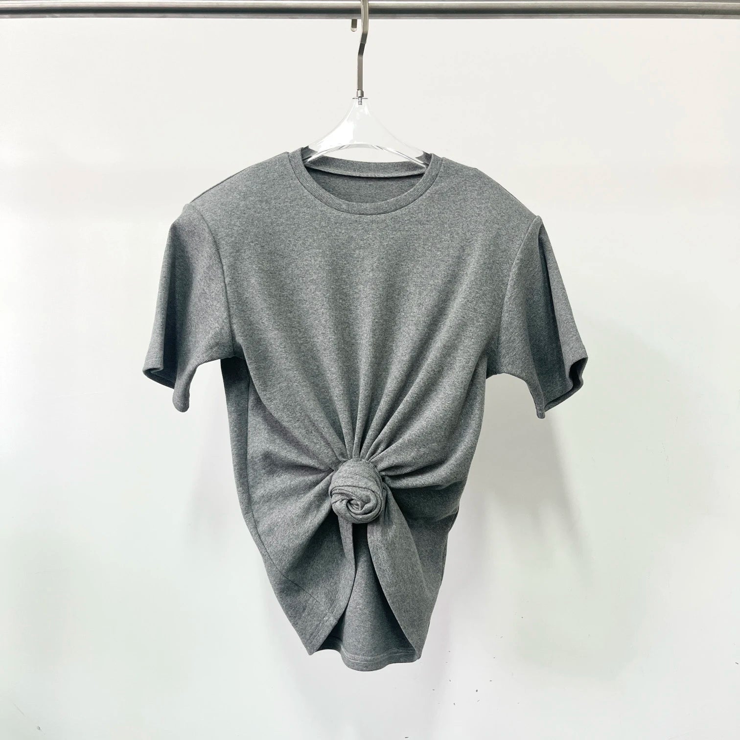 Y2K knotted twist knitted threaded round neck Top women fashionable and versatile navel padded shoulder short-sleeved T-shirt.
