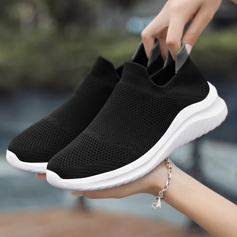 Men Sneakers Unisex Casual Shoes Soft Sole Slip-On Vulcanized Shoe Lightweight Loafers Plus Size Walking Men Shoes Tenis Hombres.