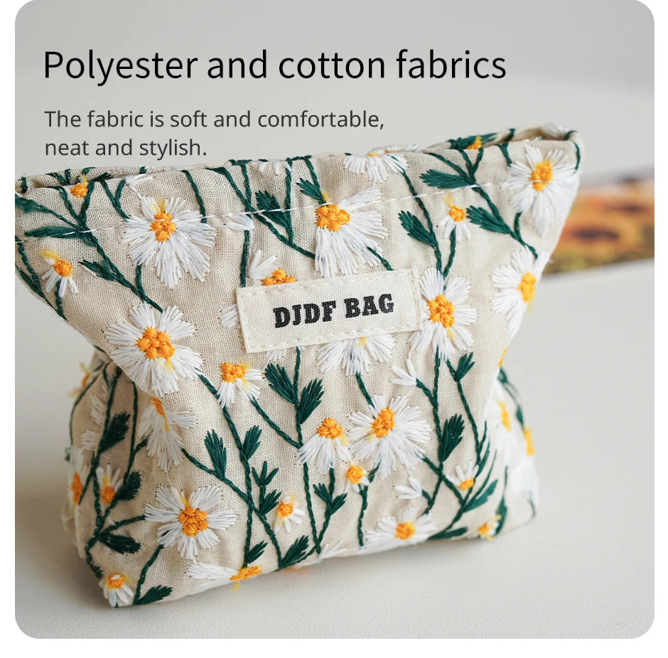 White Embroidery Daisy Women's Makeup Bag Portable Coin Purse Key Case Cosmetics Lipstick Storage Bag Commuter Liner Bag Ins.