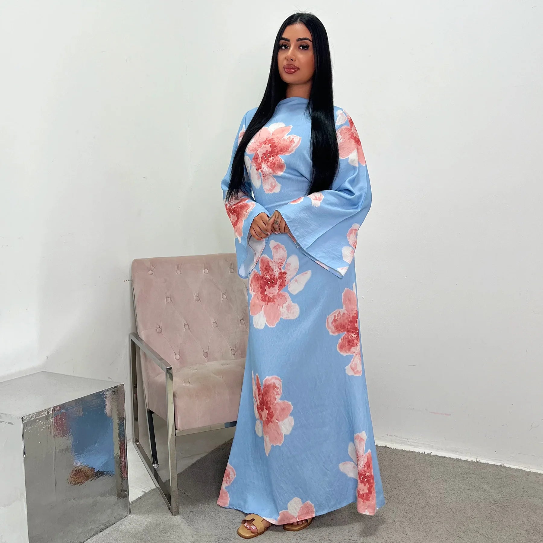 Arabesque Bell Sleeve Flowy Maxi Abaya Dress Elegant Floral Print Muslim Modest Long Dress Islamic Vacation Outfit Summer Robe.