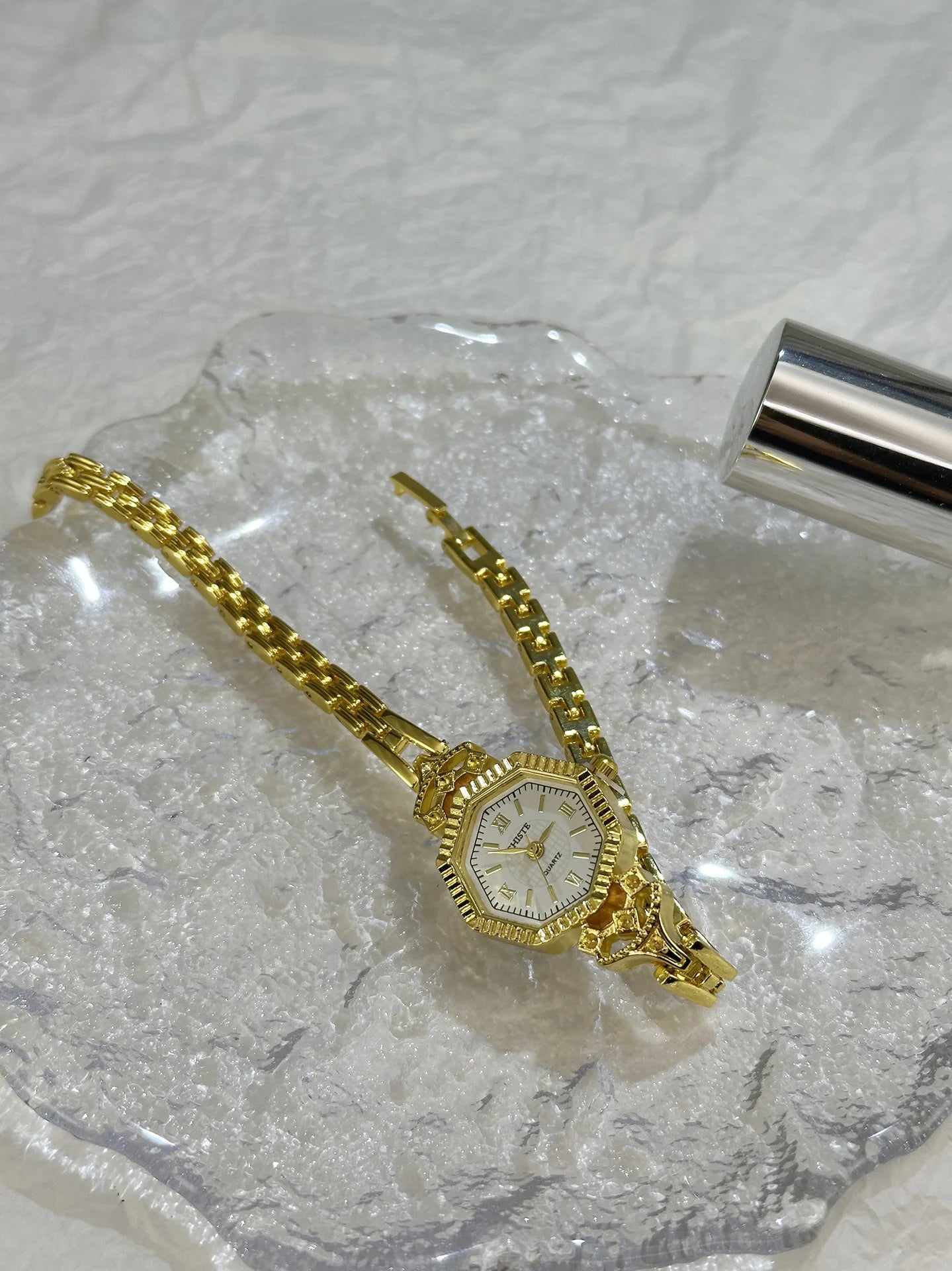 Luxury Famous Brand Oval Dial Women Watch Fashion Small Thin Gold Bracele Quartz Wristwatch Clock Gift Dropshipping Montre Femme.